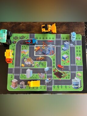 Source Unknown Green Road Play Mat with City Streets